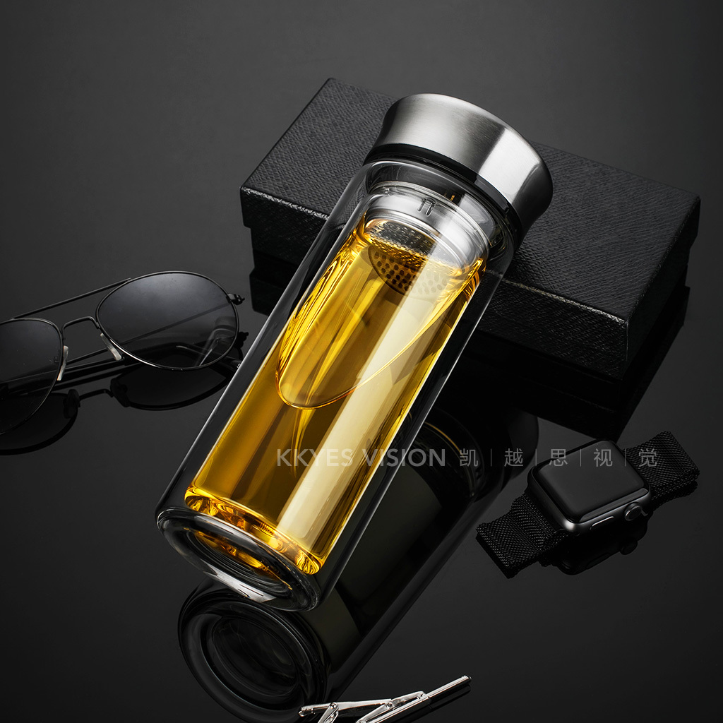 靜物攝影中的雙層玻璃水杯 光影與質(zhì)感的藝術(shù)呈現(xiàn)